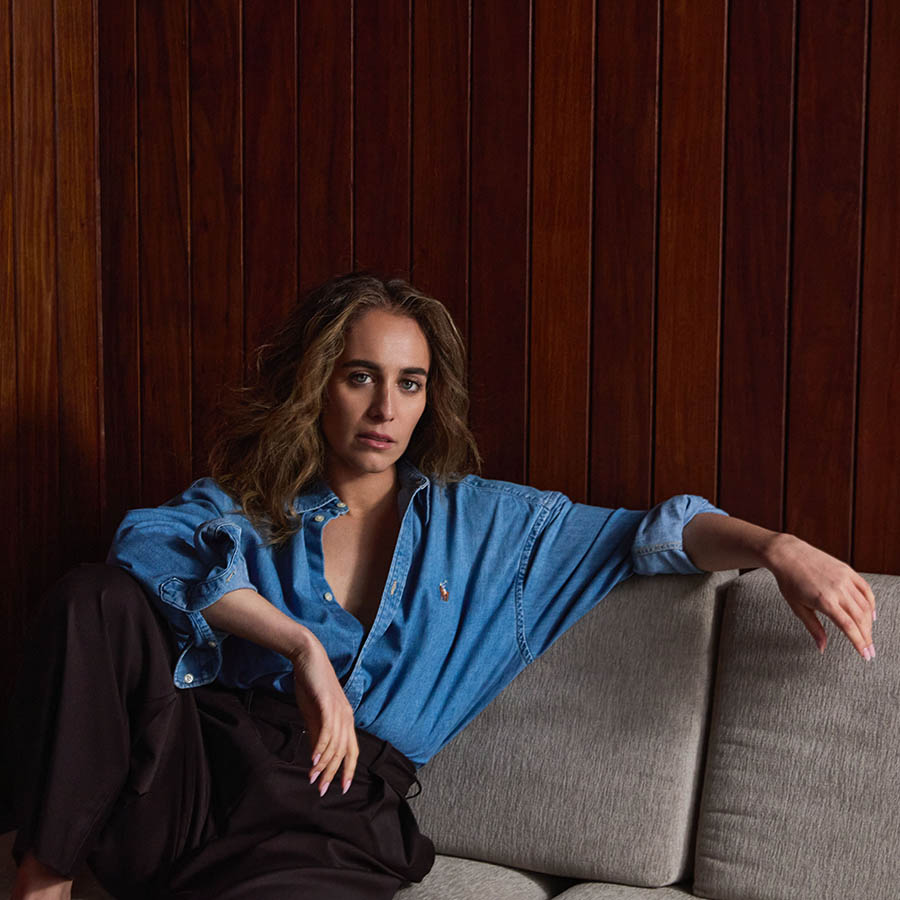 Chloe Stroll Angkat Kejujuran Emosional di Debut Albumnya “Bloom in the Break”